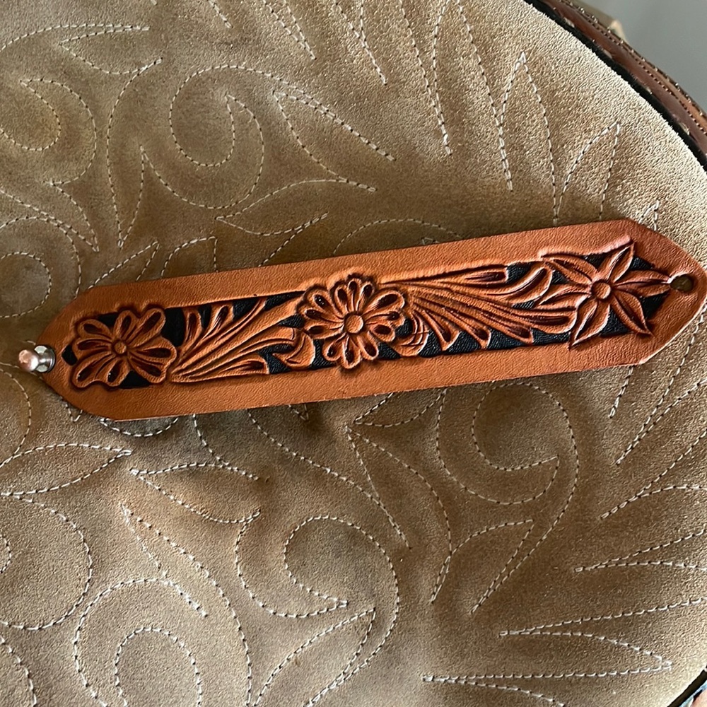 Handmade Leather Bracelet - Picture 1 of 3